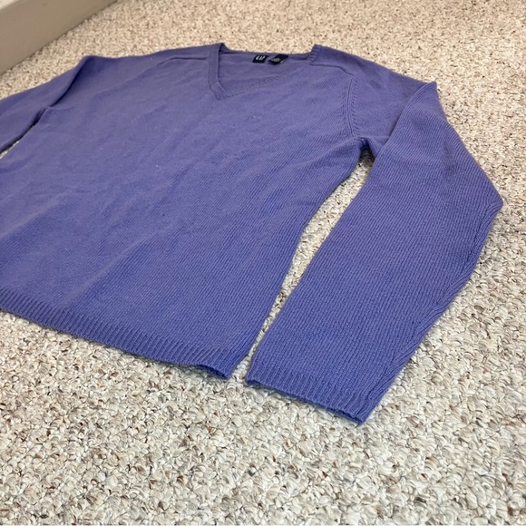 Gap Vintage Womens Vneck Sweater Size XL 100% Lambs Wool Pullover Casual - Picture 2 of 10
